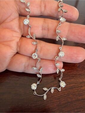 beautiful sterling silver bridal vine all around necklace never worn . clear CZ